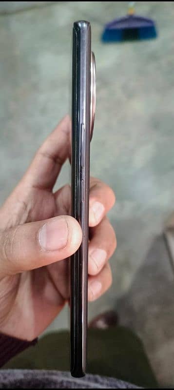 Vivo V30e 4