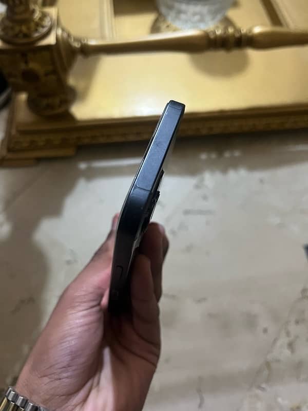 iPhone 13 128gb 10/10 condition 2