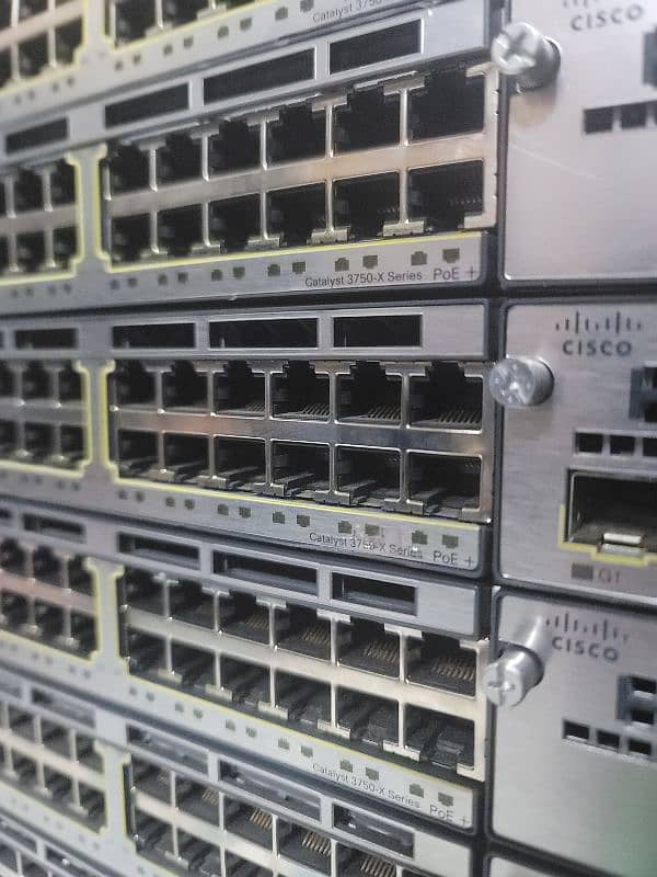 Cisco 3750X-24PS-S Switche 1