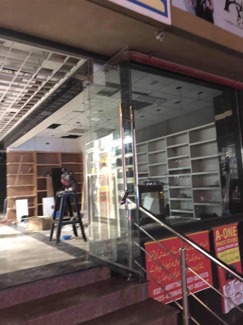 Shop Front Aluminium Glass 12mm - With Door & Motor 18 Foot 6