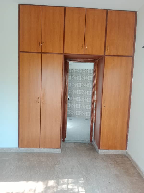 5 Marla upper portion available for rent in Naz town 0