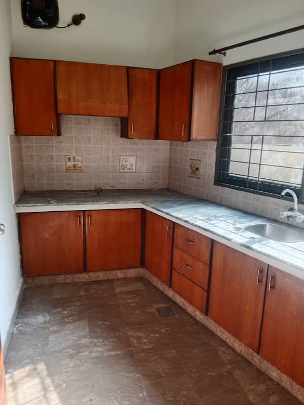 5 Marla upper portion available for rent in Naz town 4