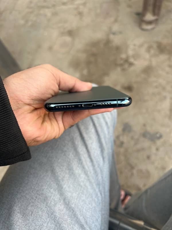 Iphone 11 pro max Physical dual PTA Approved 4