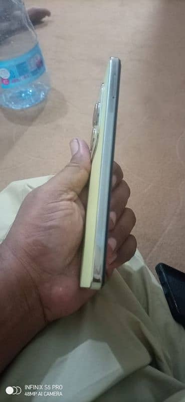 Infinix hot 40 16gb  /256gb 3