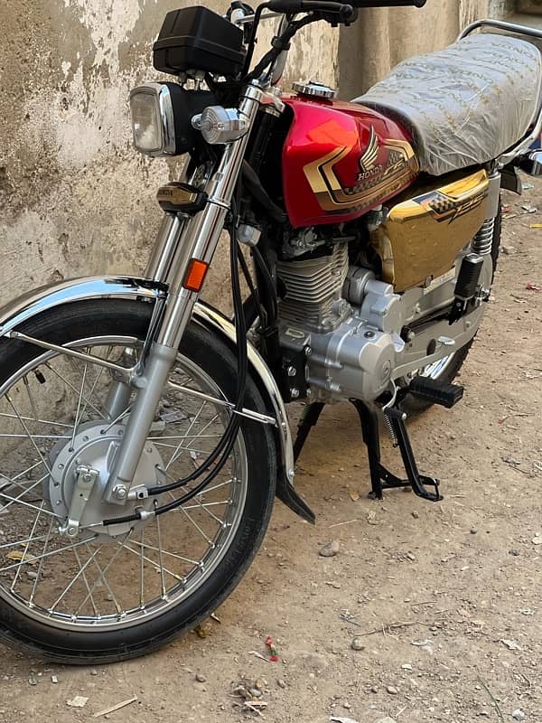 Honda CG 125 Self Start Golden Edition 1