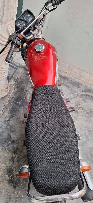 Honda 125. . . . . 23 ka stikar h 22 k end pe nikla h 3