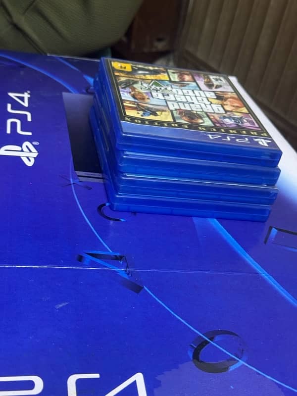 PS4 Fat 500gb For Sale with FOUR games 10/10 condition 0