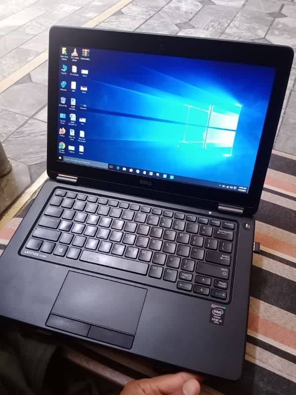 Dell latitude E7250 0