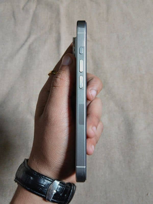 iPhone 15 Pro (White Titanium) JV 256GB 6