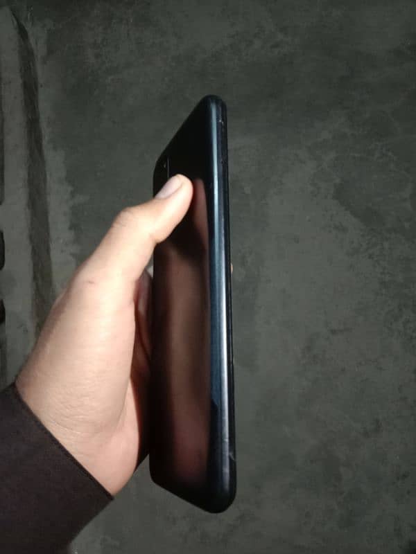 Realme C21-y  4/64 with box and charger condition 10/10 All okay 3