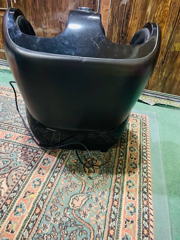 D Queen spa foot massager 1 month used warranty available 5 year 3