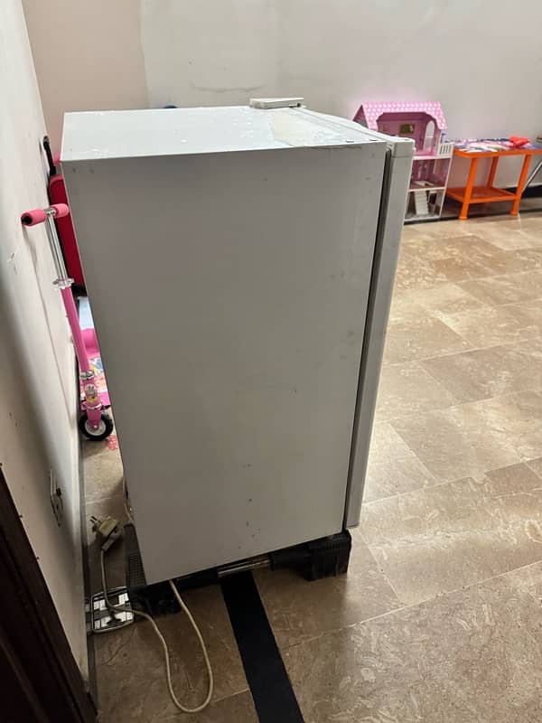 Kenwood Mini Fridge 1