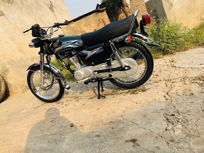 Honda 125 1400kmrun number registered laminate tank tapa condition new 1