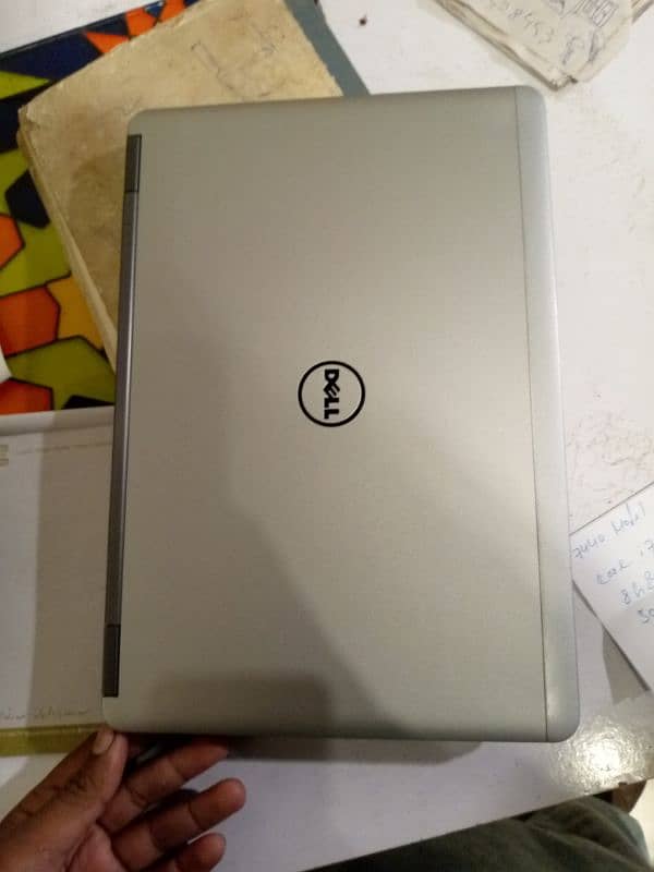 Dell laptop   I core 7 model 7440 8