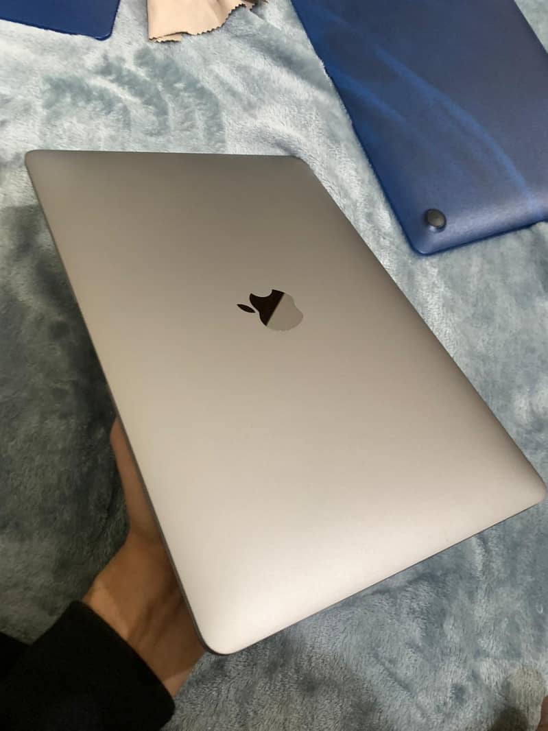 MacBook Air Retina 13-inch, 2018 - Like New Condition 0