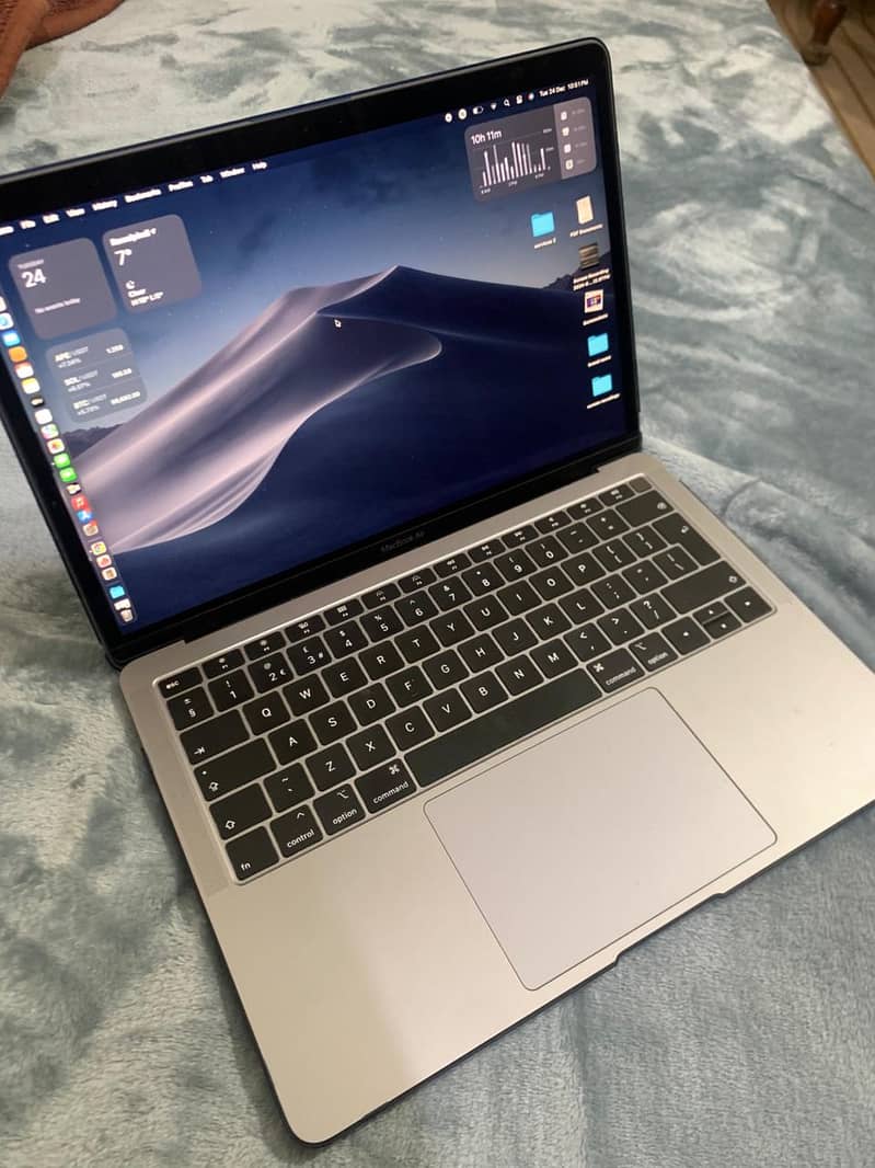 MacBook Air Retina 13-inch, 2018 - Like New Condition 1