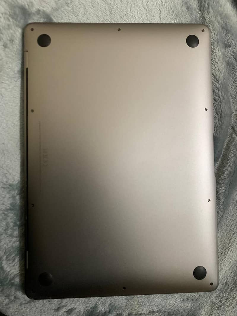 MacBook Air Retina 13-inch, 2018 - Like New Condition 3