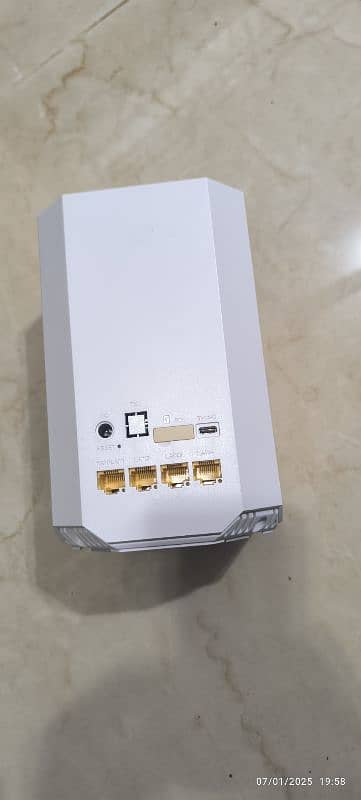 ZLT X28 5G Indoor CPE WiFi 6 4G LTE Cat19 Broadband Router 1