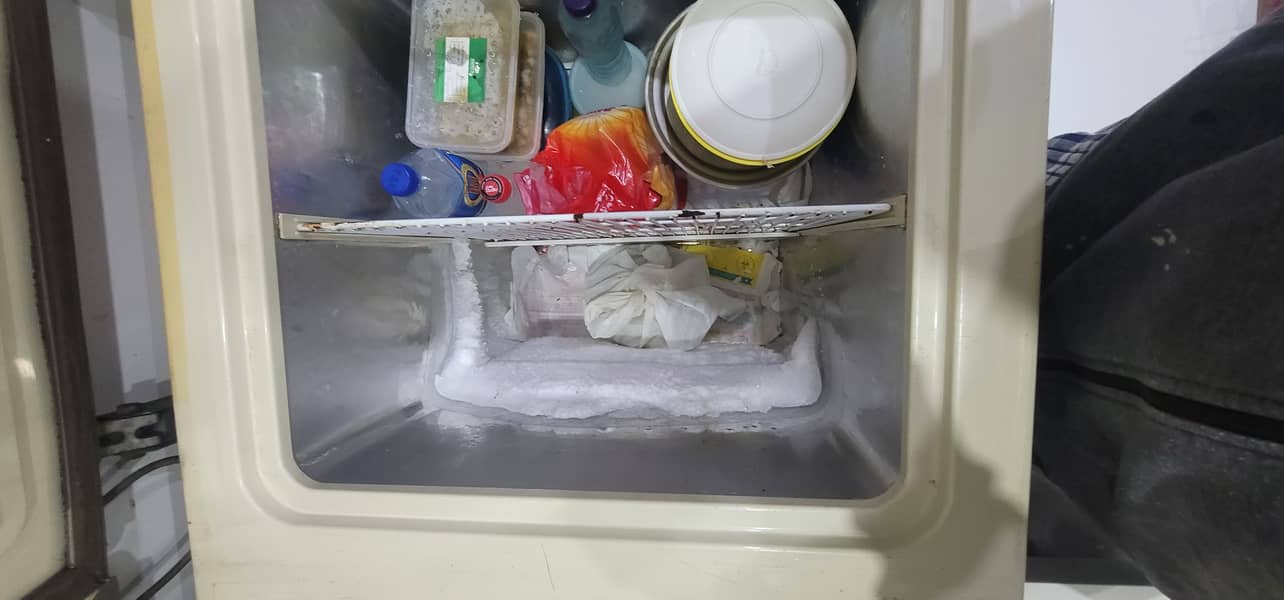 Dawlance Excellent Condition (Fridge/Freezer) 2