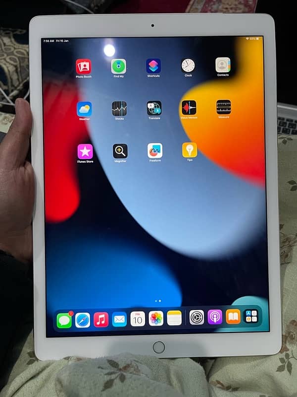 iPad Pro 12.9 Inch 1st Generation with Magic Keyboard 128 Gb 1