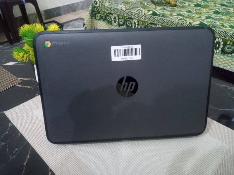 Laptop hp chrome book with charger 1