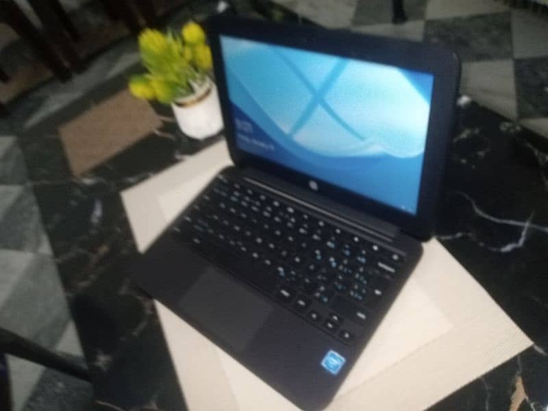 Laptop hp chrome book with charger 3