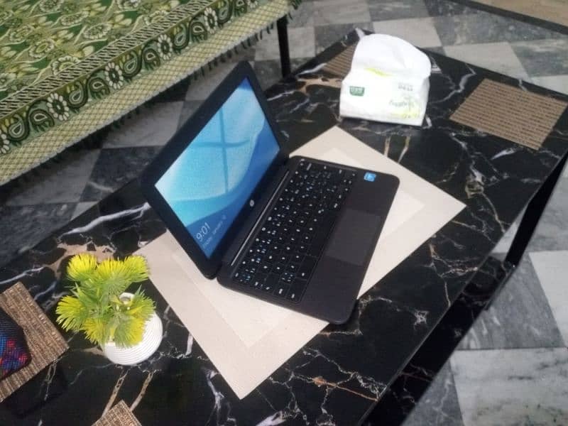 Laptop hp chrome book with charger 7