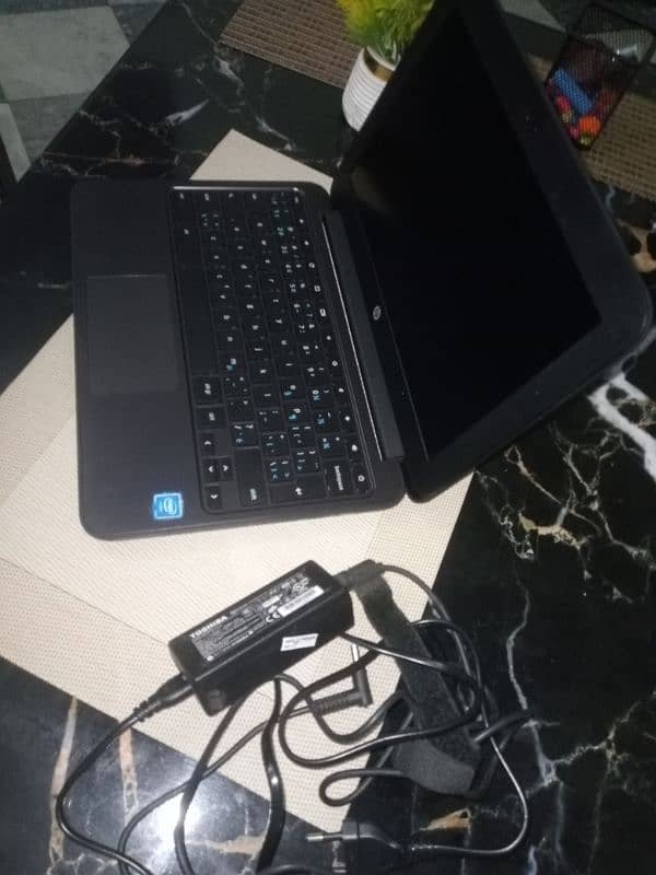 Laptop hp chrome book with charger 12