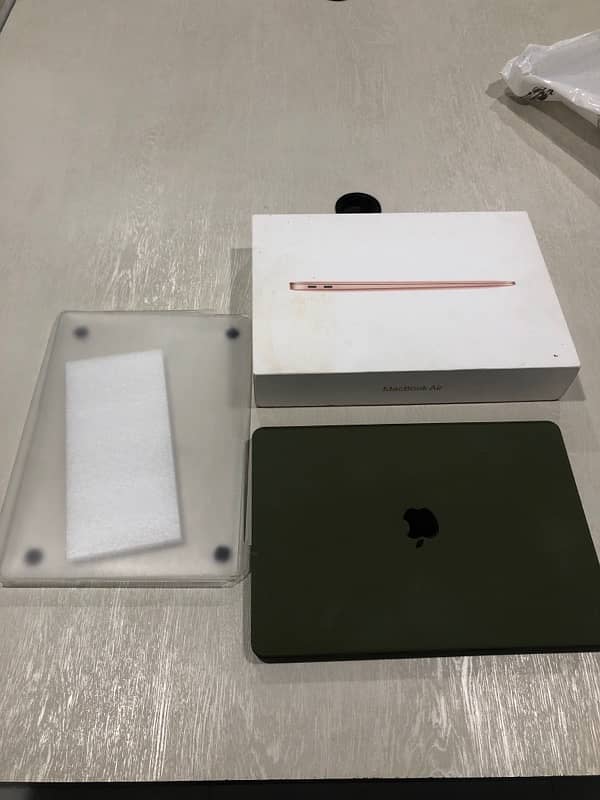 Macbook M1 8 512 box and 2 covers 290 cycles 3