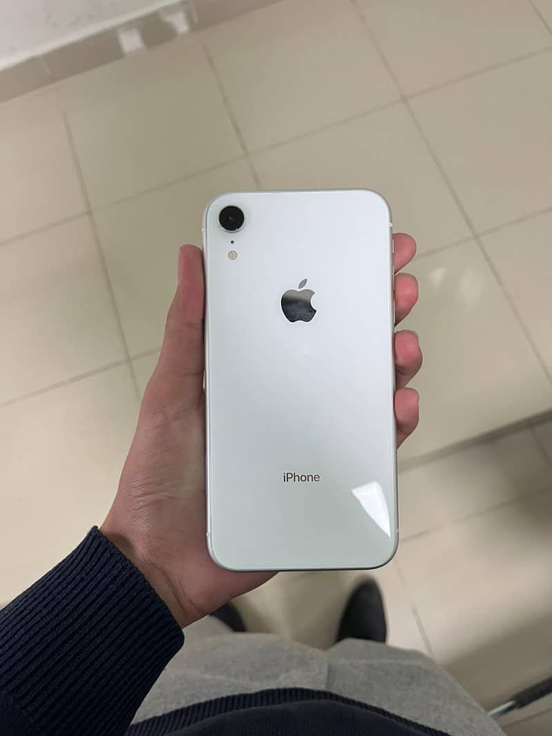 Apple iPhone XR 1