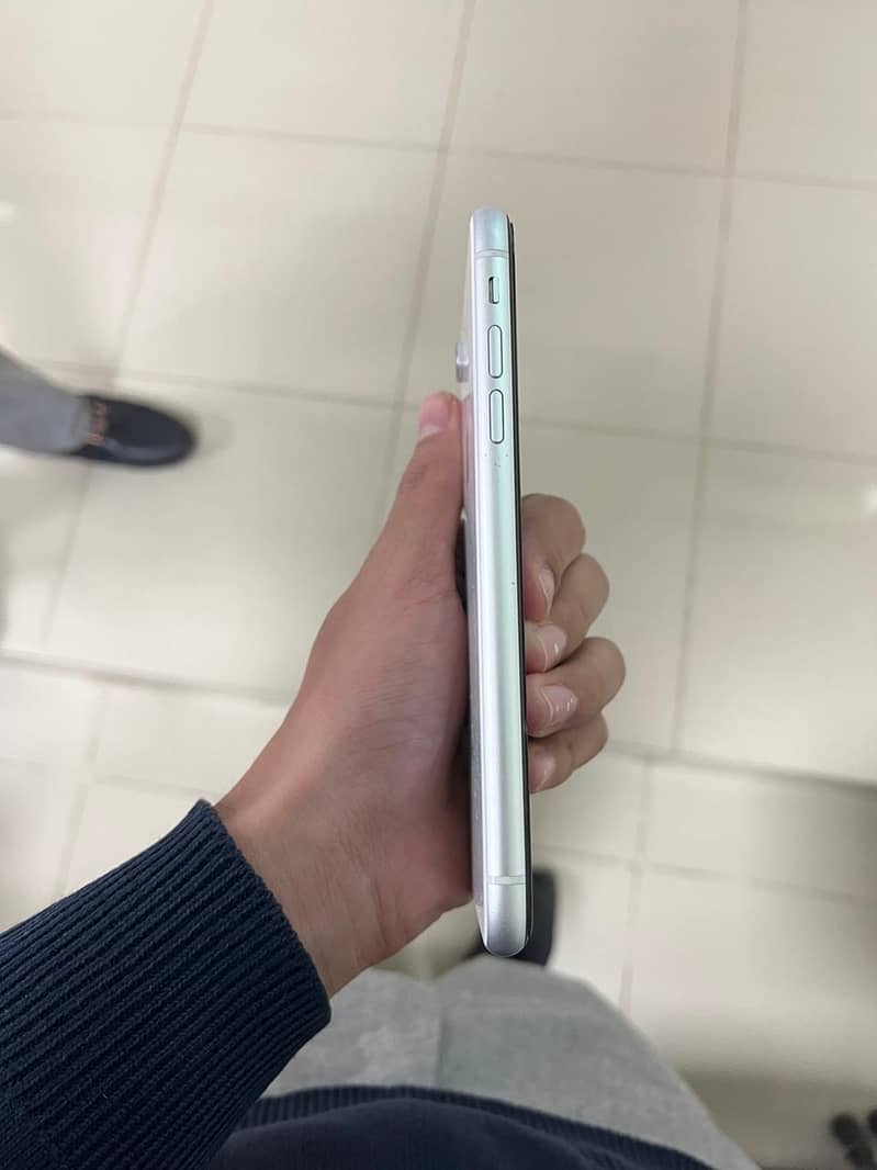 Apple iPhone XR 8