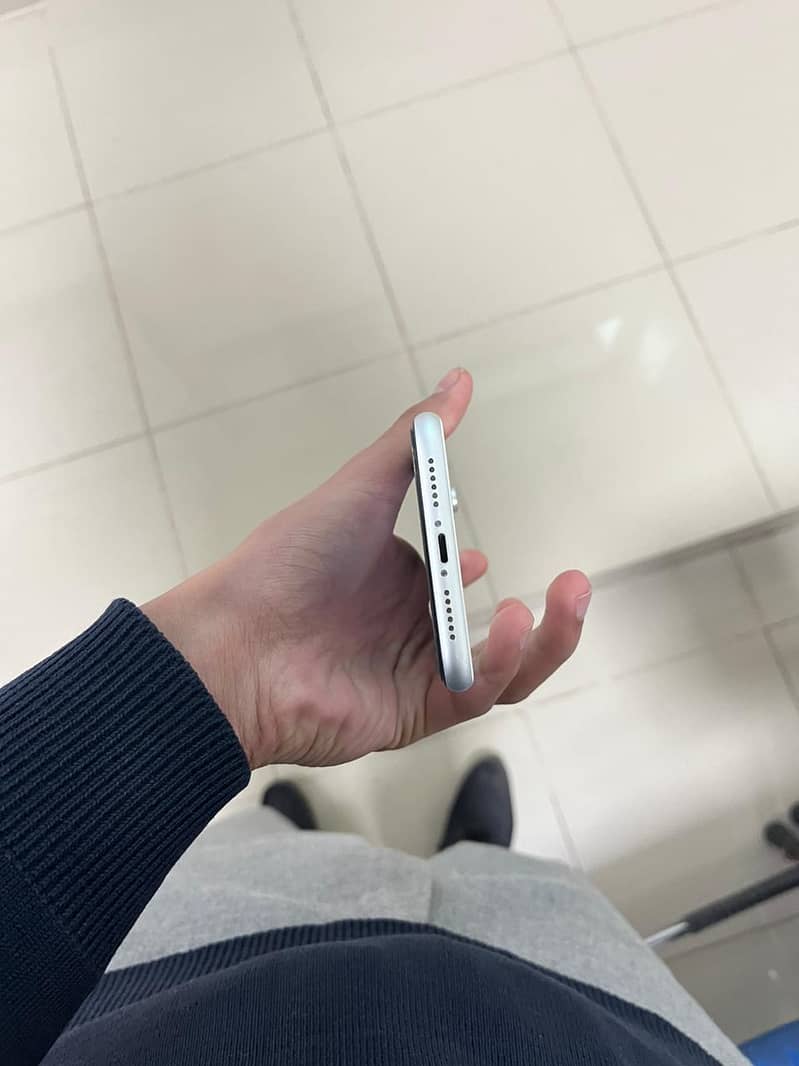 Apple iPhone XR 9