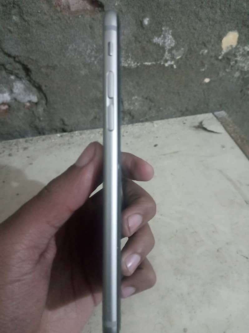 iPhone 6 non PTA good Condition 3