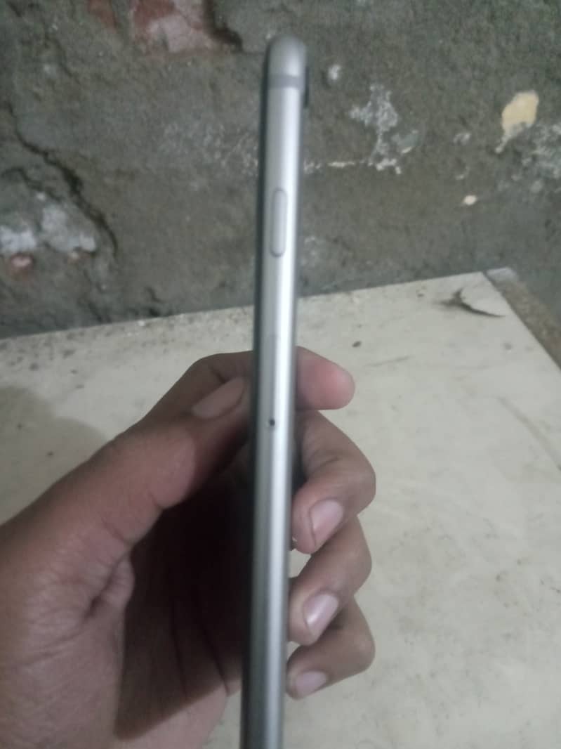 iPhone 6 non PTA good Condition 4