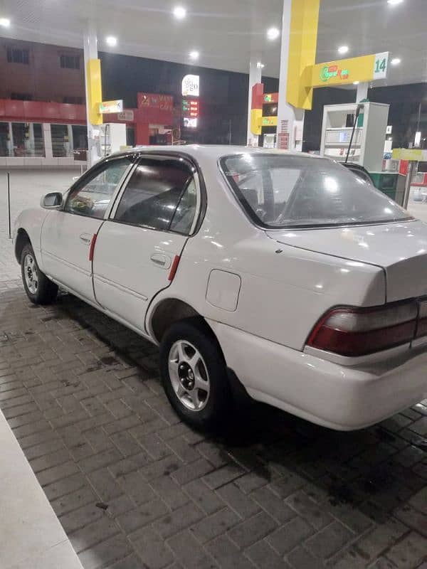 Toyota Corolla XE 1998 3