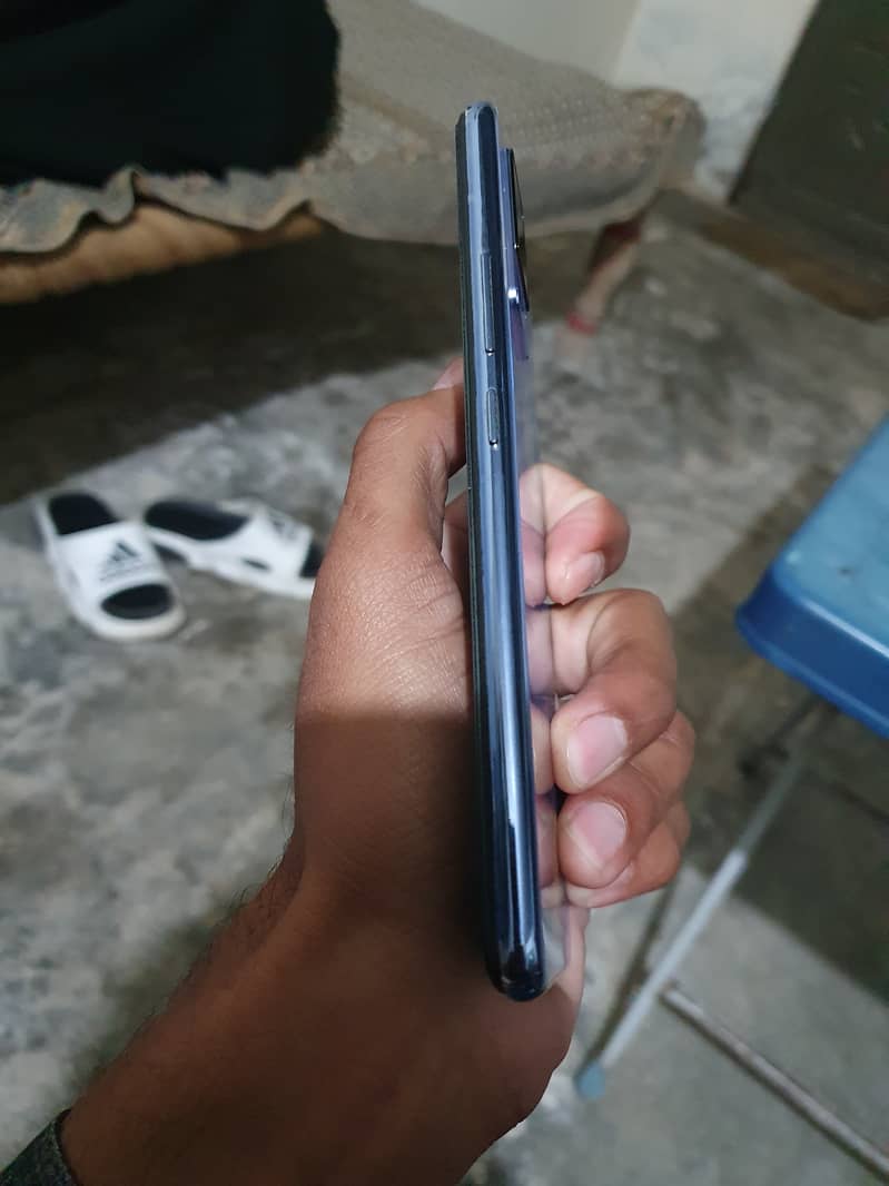 VIVO V21E 1