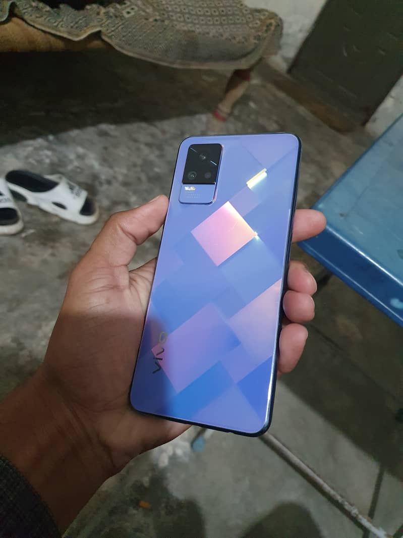 VIVO V21E 3