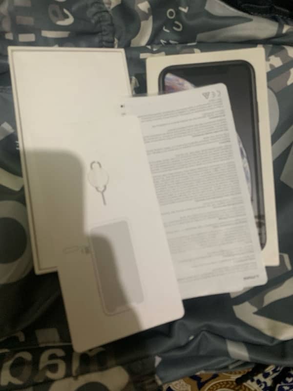 Iphone XR 128gb With Box 2