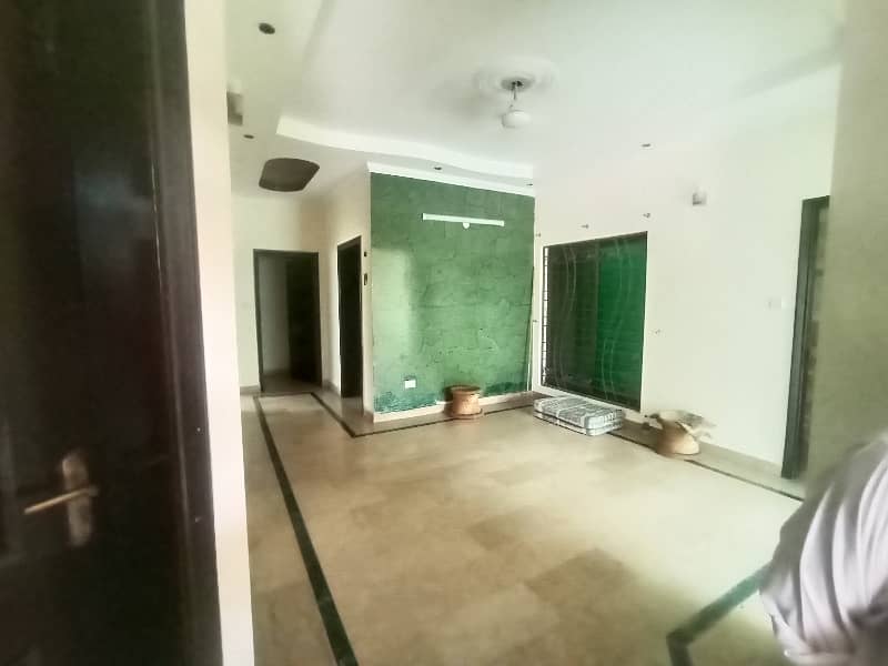 10 MARLA LOWER PORTION AVAILABLE FOR RENT IN DHA PHASE 4 0