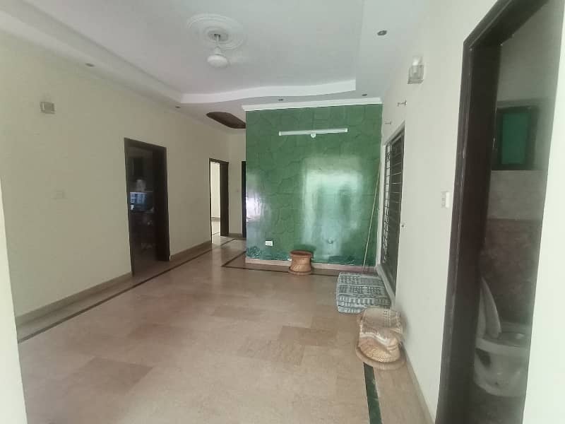 10 MARLA LOWER PORTION AVAILABLE FOR RENT IN DHA PHASE 4 10