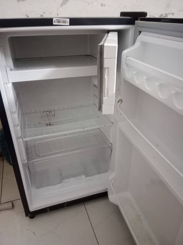 Room Refrigerator in excellent condition 2