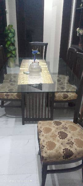 new condition dining table for sale 6 chairs 0