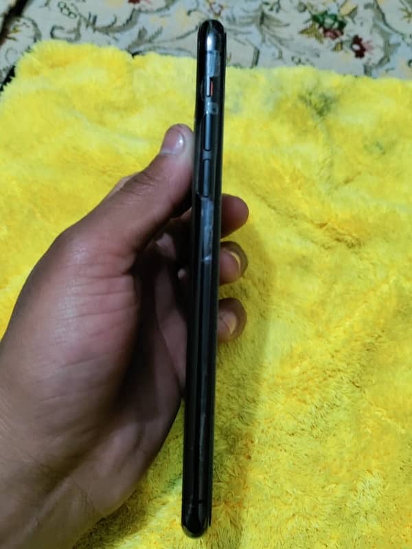 Iphone 11 pro max grey colour non pta 4