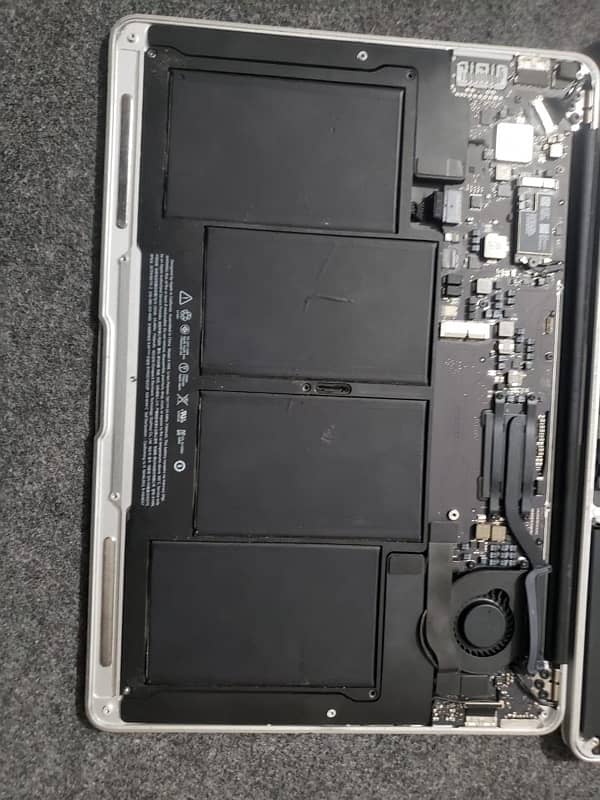 Apple MacBook Air 2014 late 8gb /128gb ssd board issue just 3