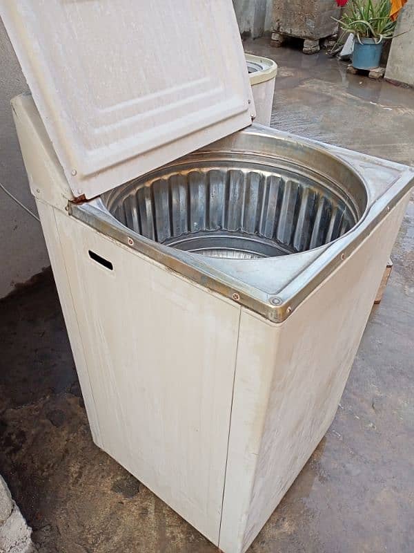 washing machine in very good condition 2