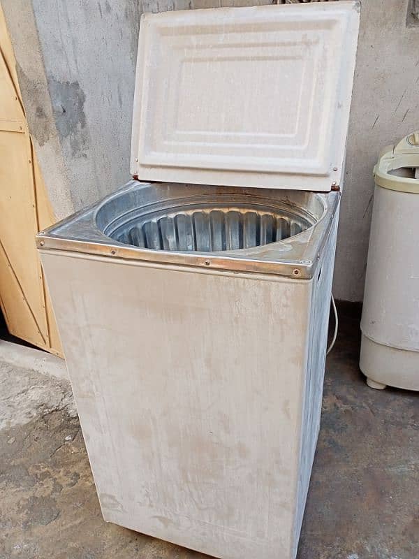 washing machine in very good condition 4