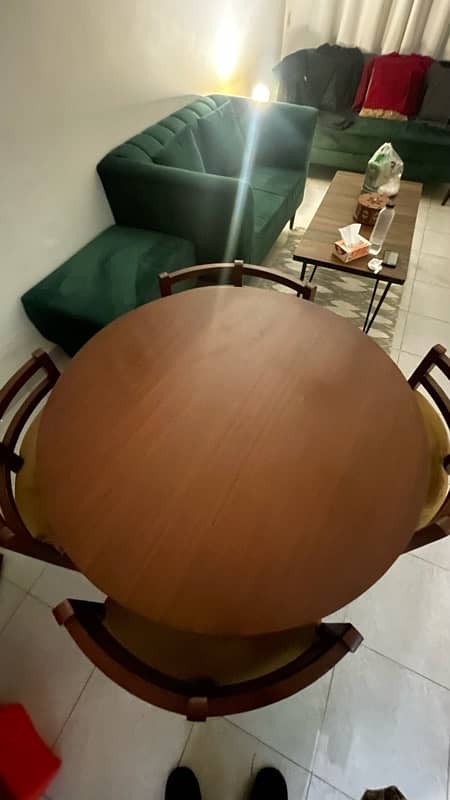 Round Dining Table 1