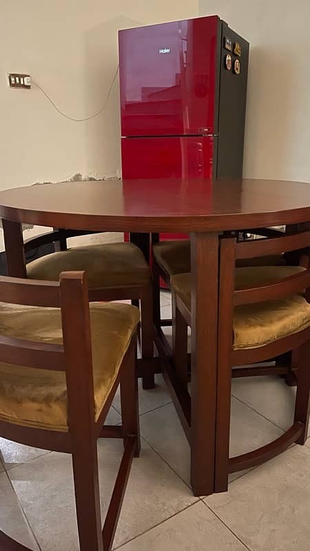 Round Dining Table 4