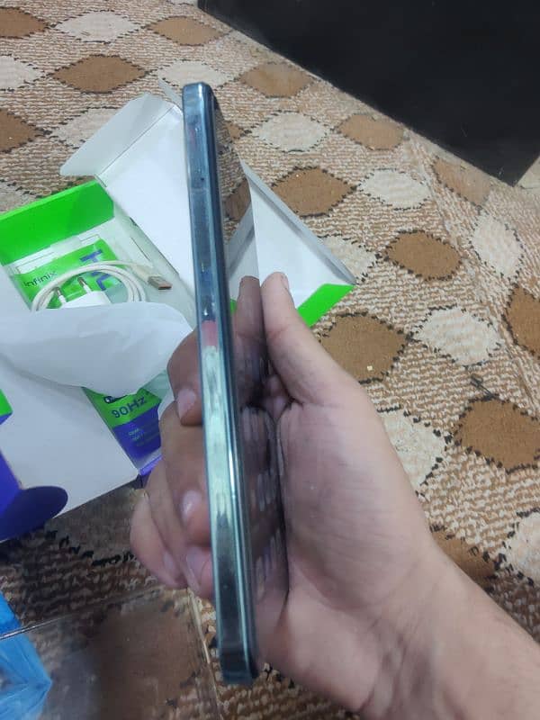 Infinix 40i 3