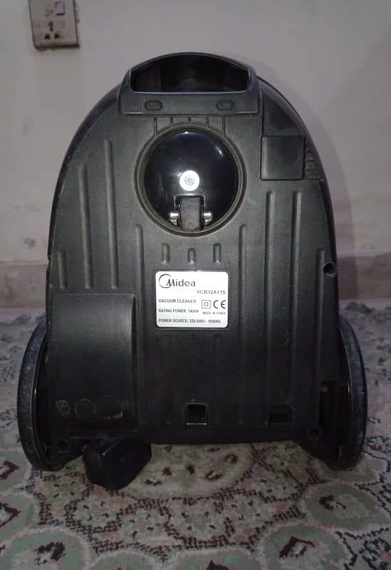 vacuum cleaner midea. 4